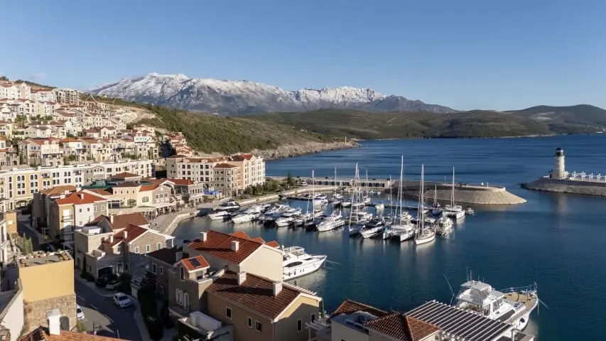 Квартира-студия в Lustica Bay Marina с видом на море, Тиват — фотография 1 из 19