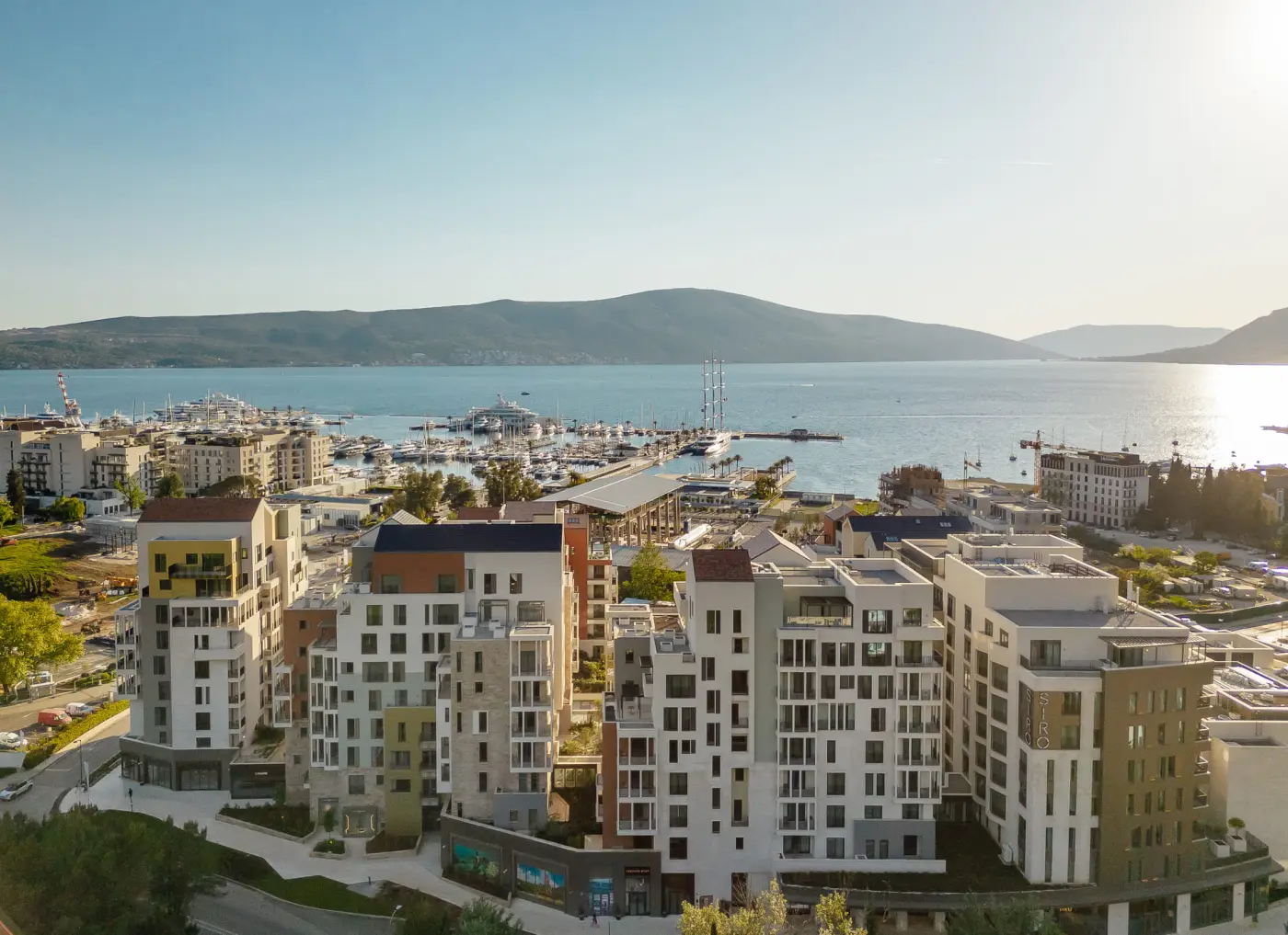 Меблированная двухкомнатная квартира Alba, Boka Place, Tivat — фотография 1 из 20