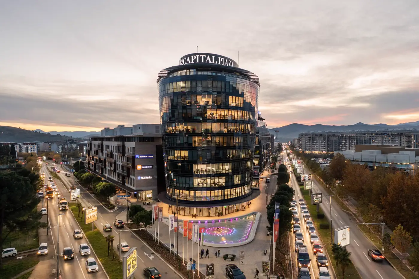 Меблированная трехкомнатная квартира Capital Plaza, Подгорица — фотография 1 из 21