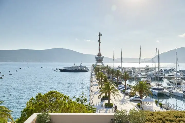 Эксклюзивная квартира с панорамным видом на море, здание Teuta, Porto Montenegro, Тиват — фотография 1 из 25