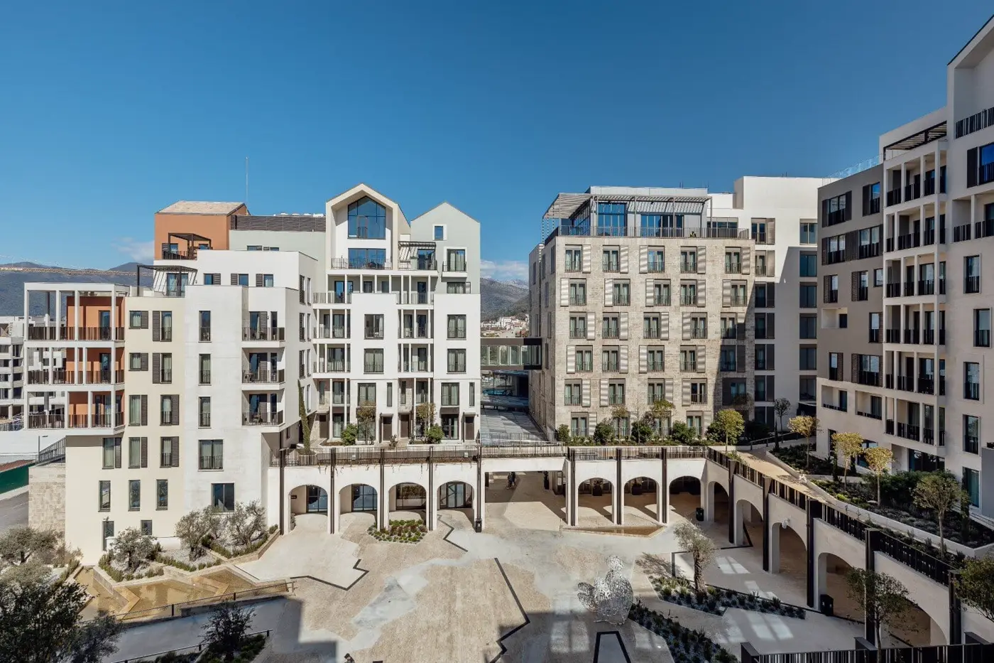 Новая двухкомнатная квартира с частичным видом на море в здании Thea, Porto Montenegro, Тиват — фотография 1 из 13