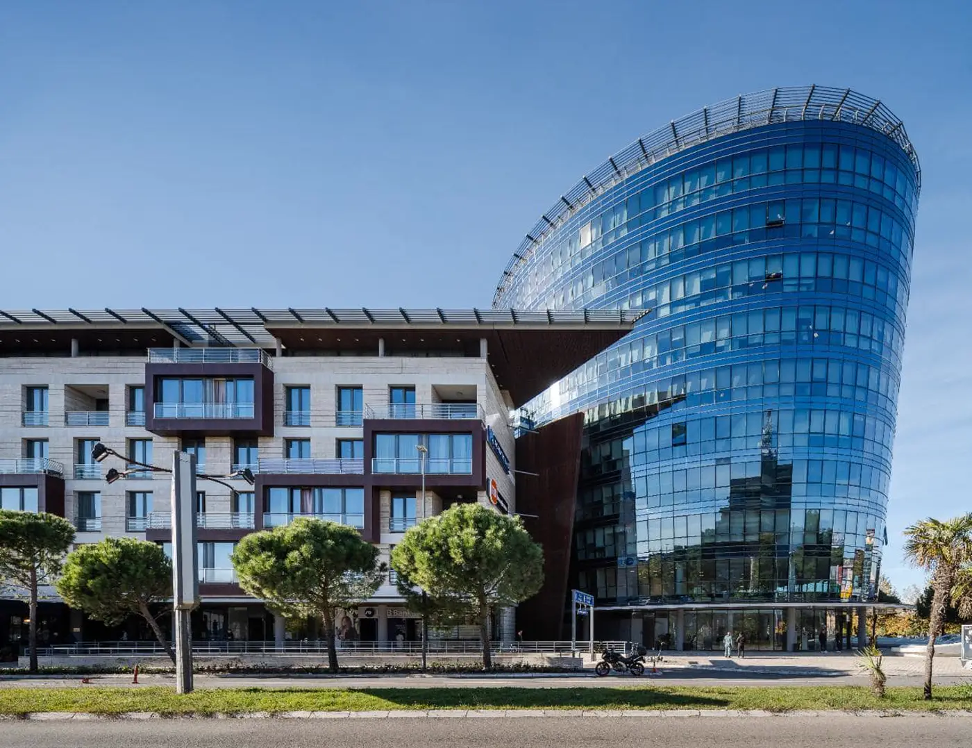 Меблированная трехкомнатная квартира Capital Plaza, Подгорица — фотография 1 из 33