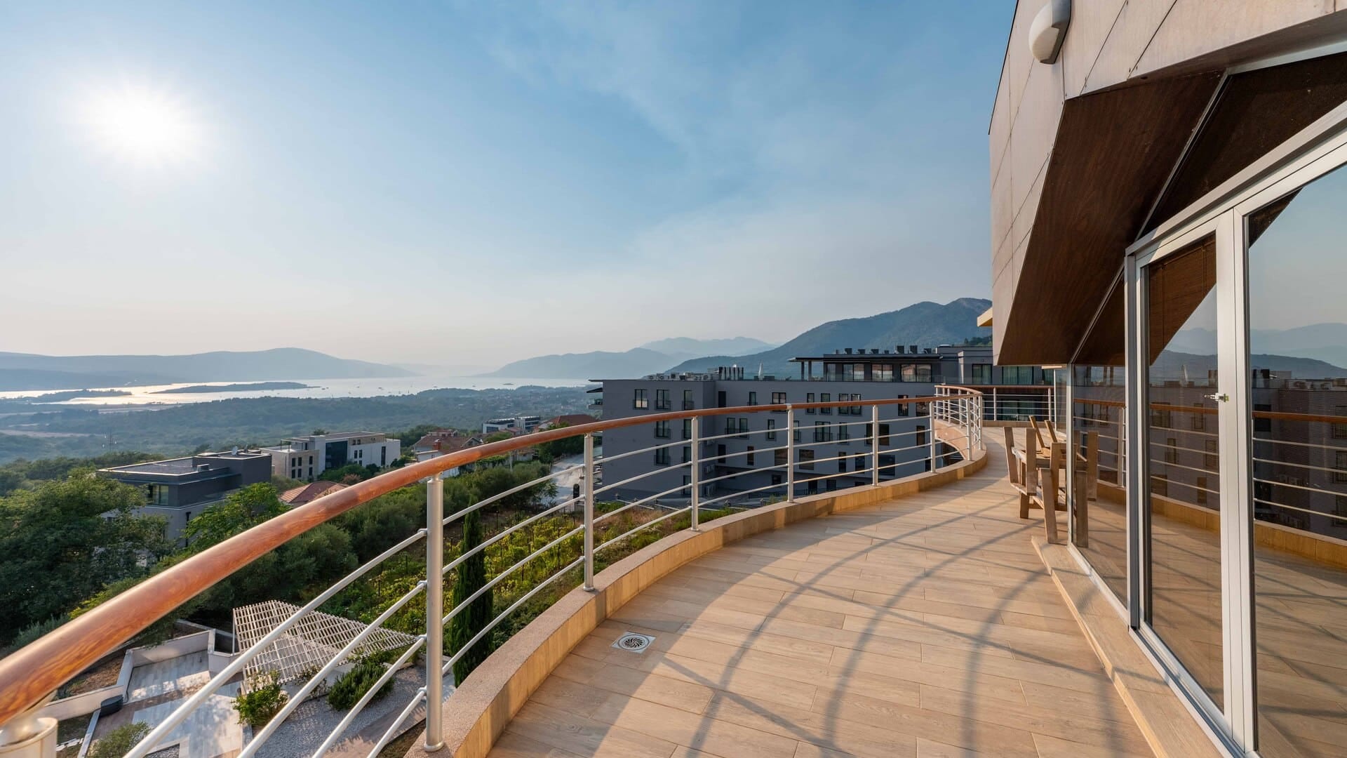 One bedroom penthouse with panoramic sea view — photo 1 of 25