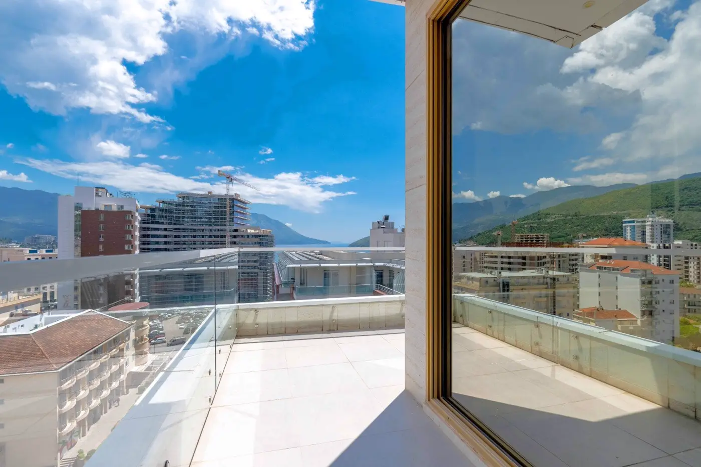 Уникальная двухкомнатная квартира в Victoria Residence, Будва — фотография 1 из 19