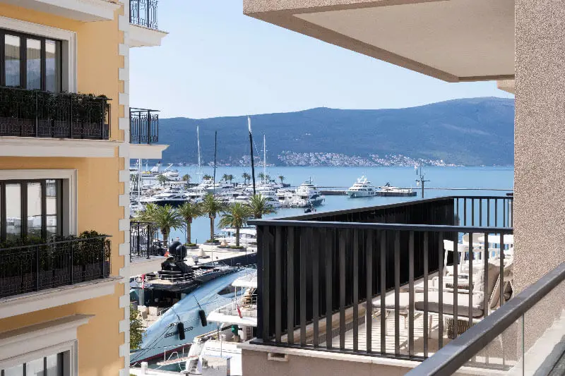 Меблированная квартира с одной спальней, Regent Pool Club Residence Aqua, Porto Montenegro, Тиват — фотография 1 из 11